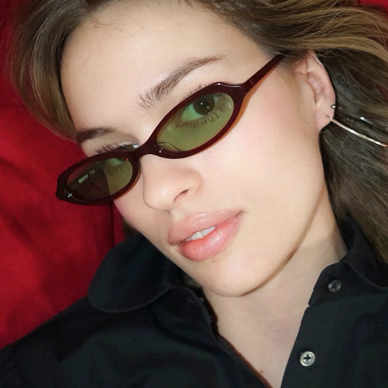Ladies elegant sunglasses in stylish oval design Bowlift