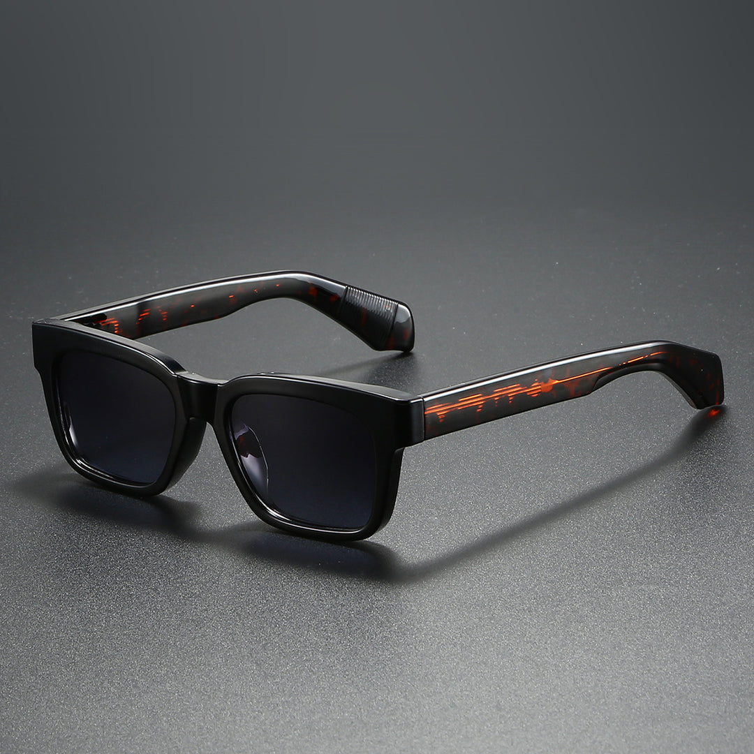 Women's square sunglasses with distinctive tortoiseshell pattern Bowlift