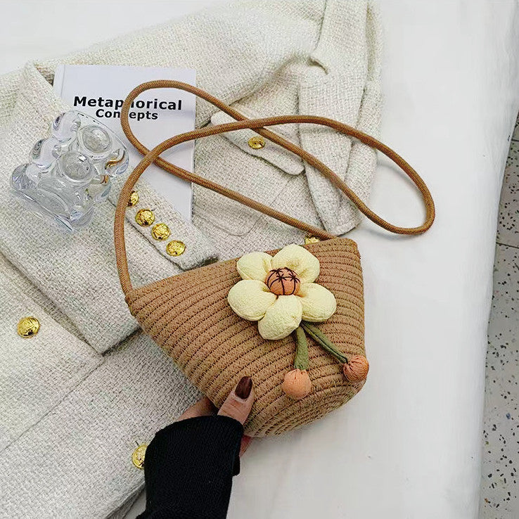 Handcrafted shoulder bag with flower applique Bowlift