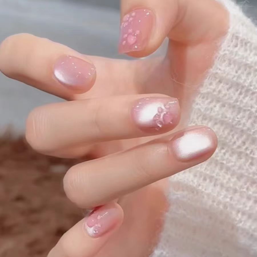 Artistic Floral-Embellished Press-On Nail Art Bowlift