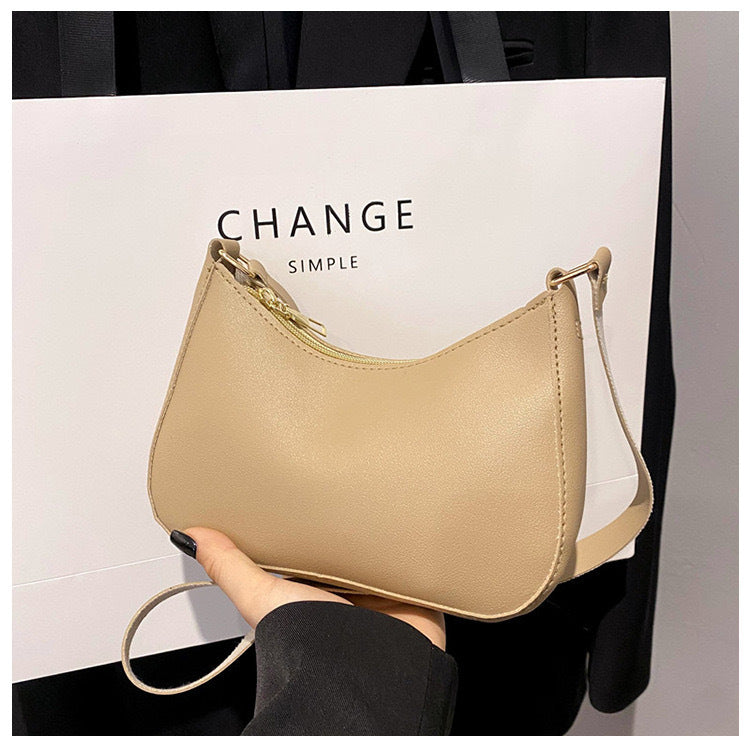 Elegant Handbag in Curved Design Bowlift