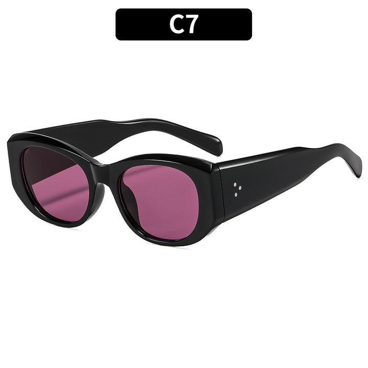 Fashionable Cat-Eye Sunglasses with Gradient Lenses