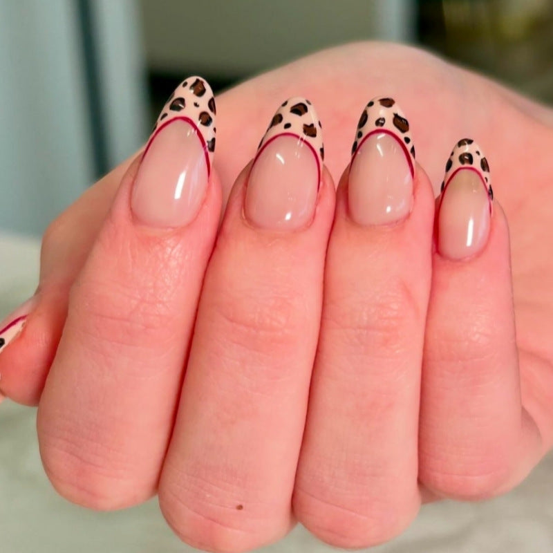 Artistic Stiletto Press-On Nail Set with Leopard Print Accents Bowlift