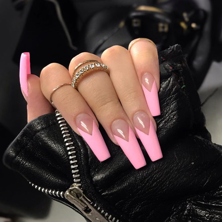 Artistic artificial nails in elegant stiletto style Bowlift