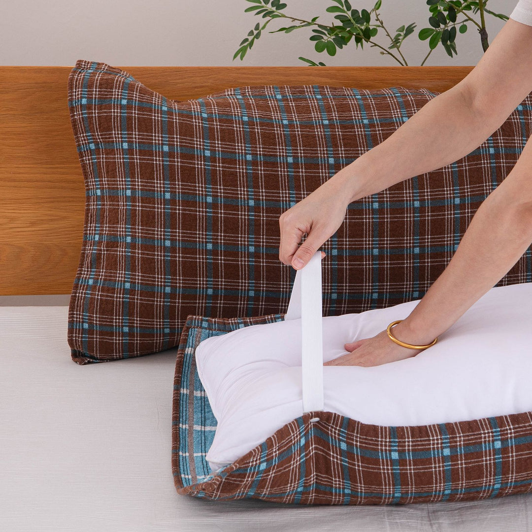 Ladies pillowcase with integrated carrying system Bowlift