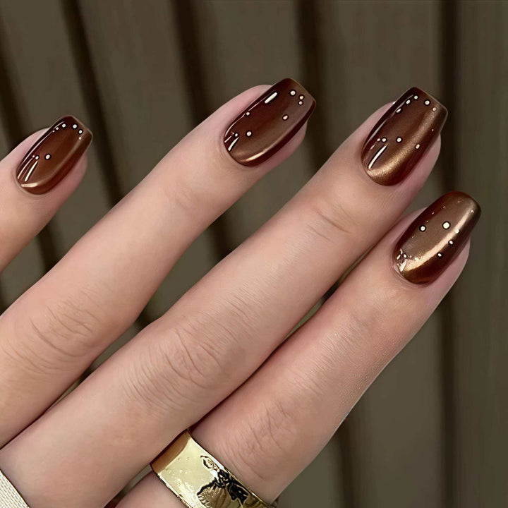 Elegant Press-On Nail Art with Metallic Finish Bowlift