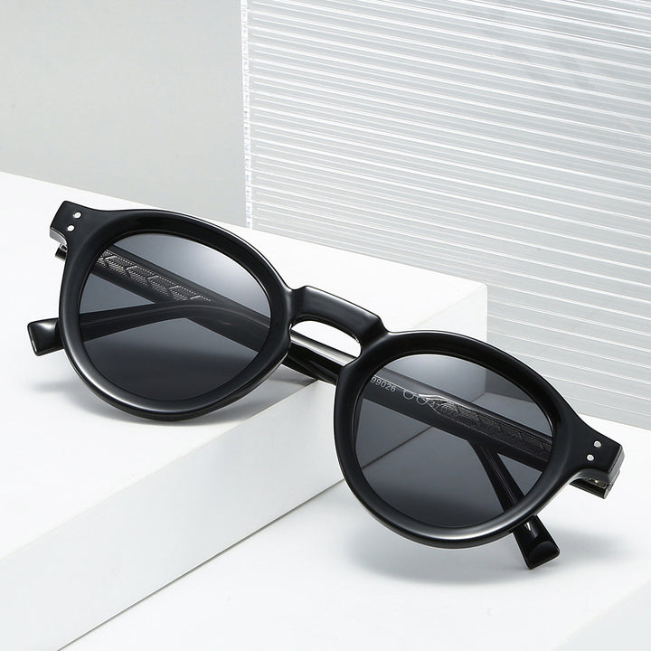 Ladies fashionable sunglasses in a stylish round design by Bowlift