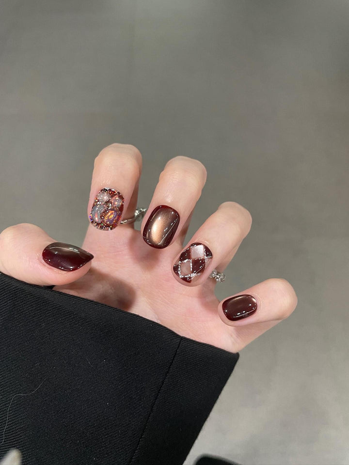 Artificial nails with creative rhinestone design Bowlift