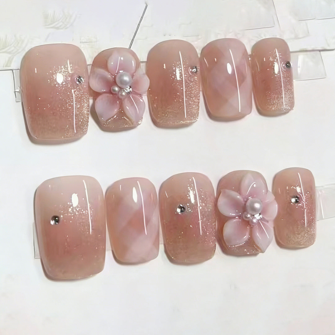 Artificial nail set with floral accents and glitter Bowlift
