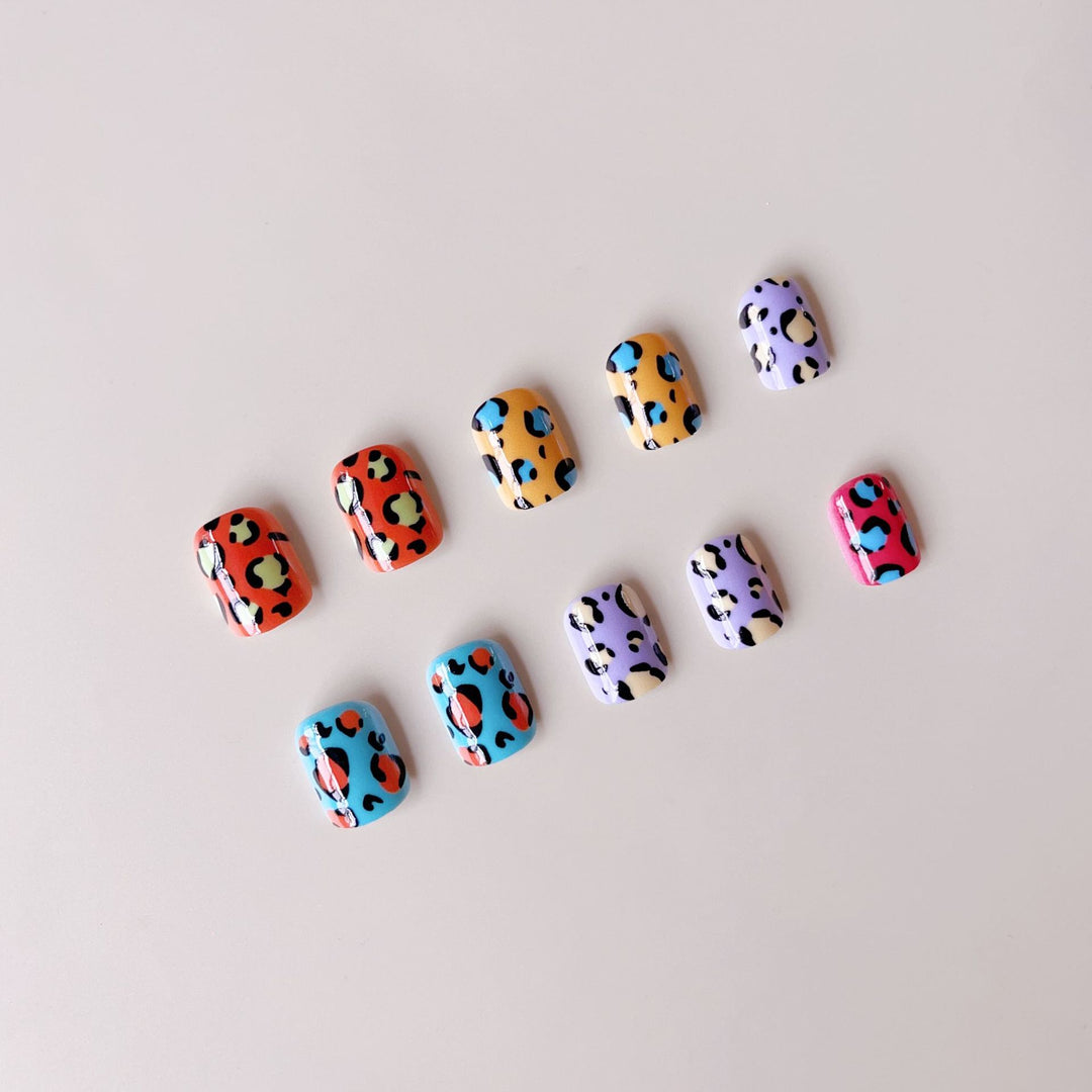 Acrylic nail set with wild leopard pattern Bowlift
