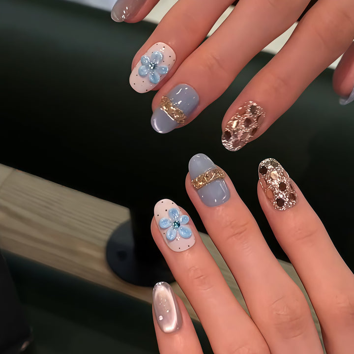 Artificial nails with luxurious glitter details and floral accents Bowlift