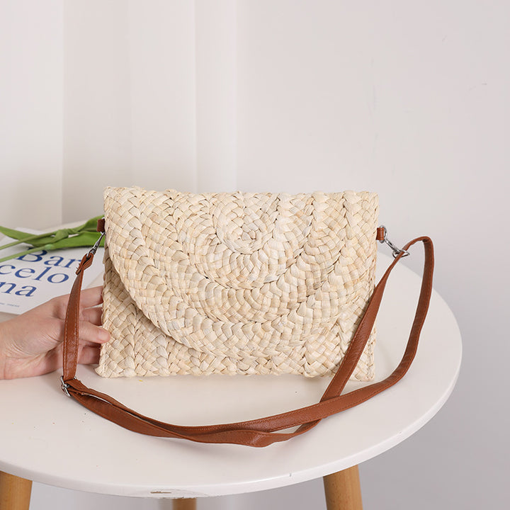 Handcrafted basket bag in elegant wave pattern Bowlift