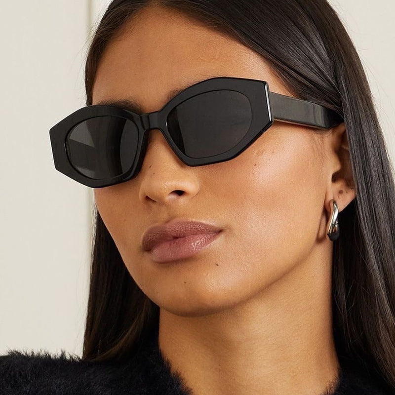 Women's geometric sunglasses with trendy, transparent frame Bowlift