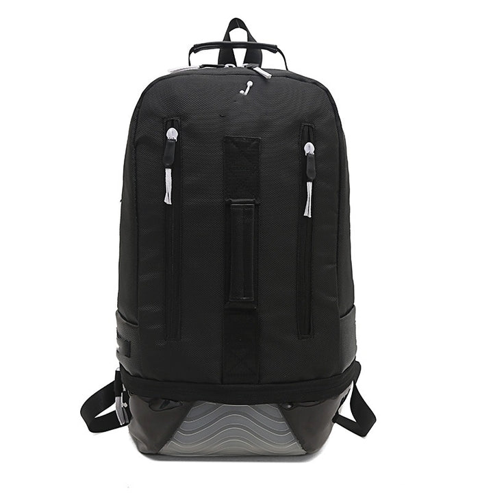 Sporty backpack with insulating bottom and water-repellent surface Bowlift