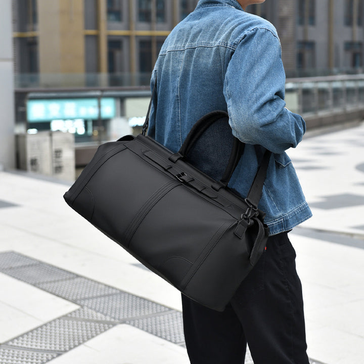Robust sports and travel bag with practical compartments Bowlift