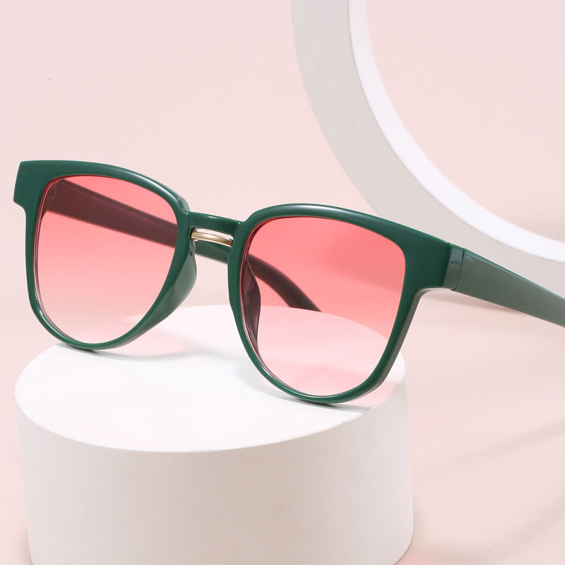 Ladies sunglasses in fashionable cat-eye style Bowlift