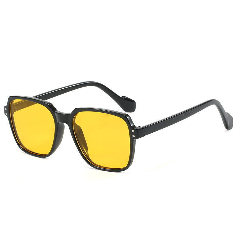 Women's fashion sunglasses with bold, rectangular lenses Bowlift
