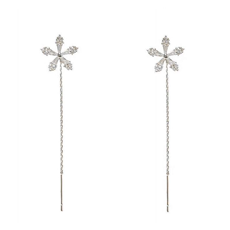 Elegant and Timeless Earrings with Sparkling Crystals Bowlift