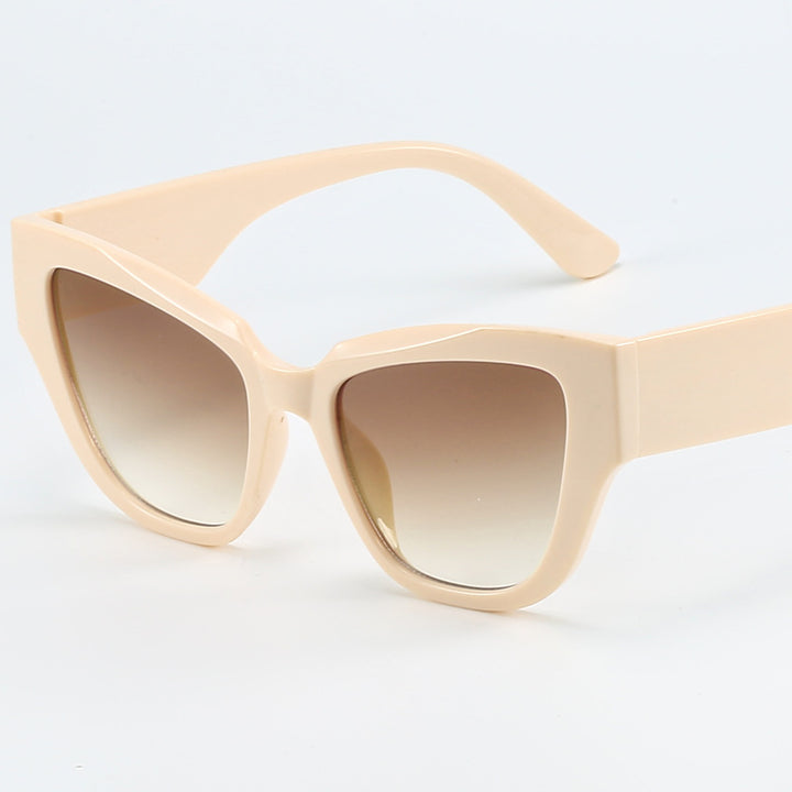 Women's Cat Eye Sunglasses with extravagant Leopard Print Bowlift