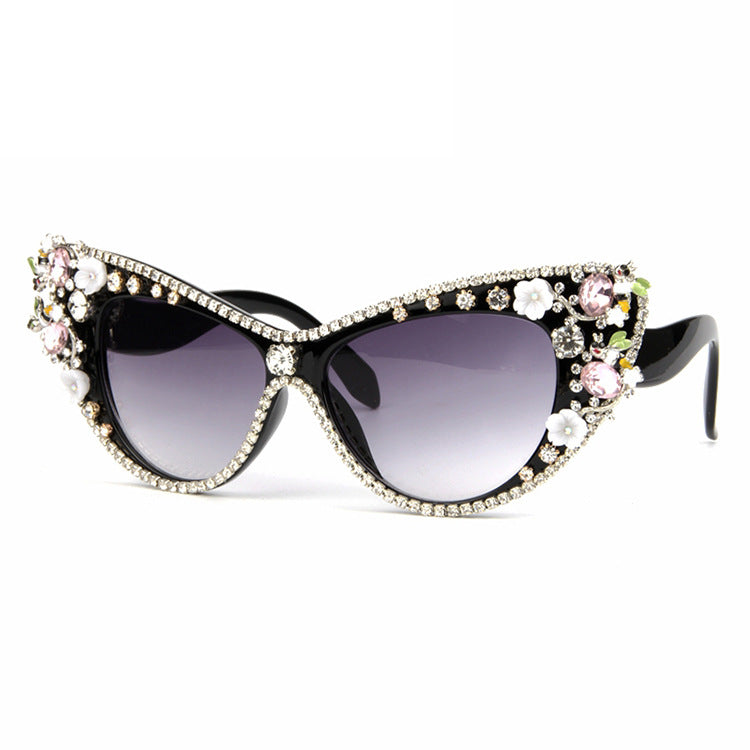 Ladies Glamorous Cat-Eye Sunglasses with Sparkling Jewelry Elements Bowlift