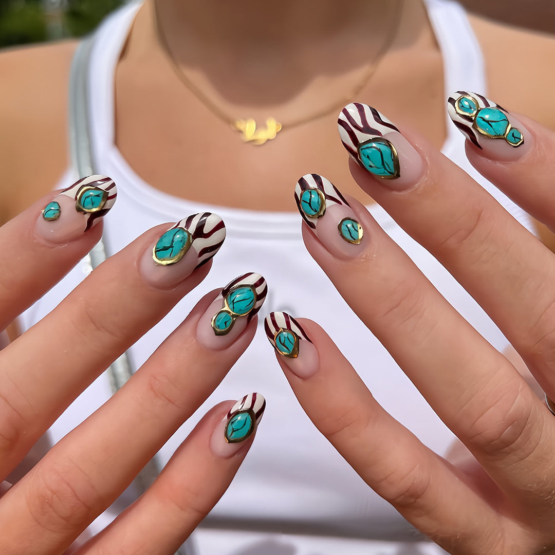 Artificial Nails with Extraordinary Design Bowlift
