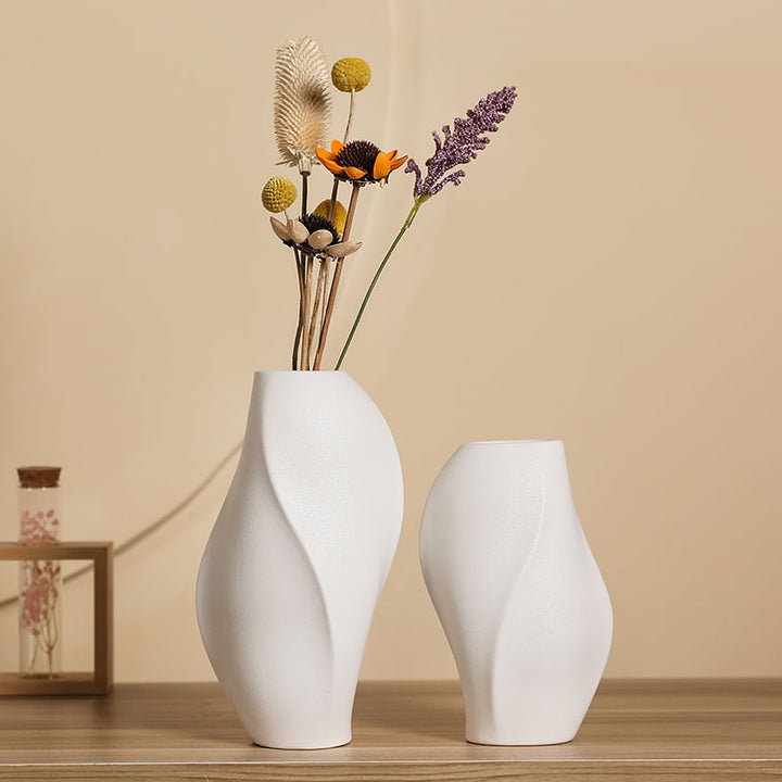 Elegant and contemporary ceramic vase Bowlift