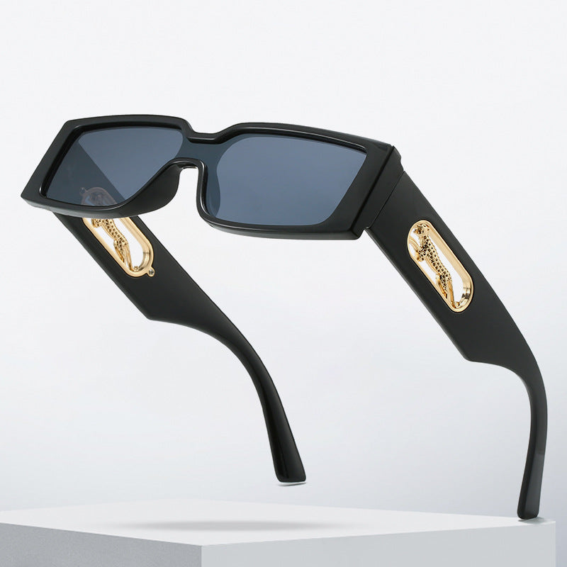 Women's trendy sunglasses with exclusive design and luxurious accents Bowlift