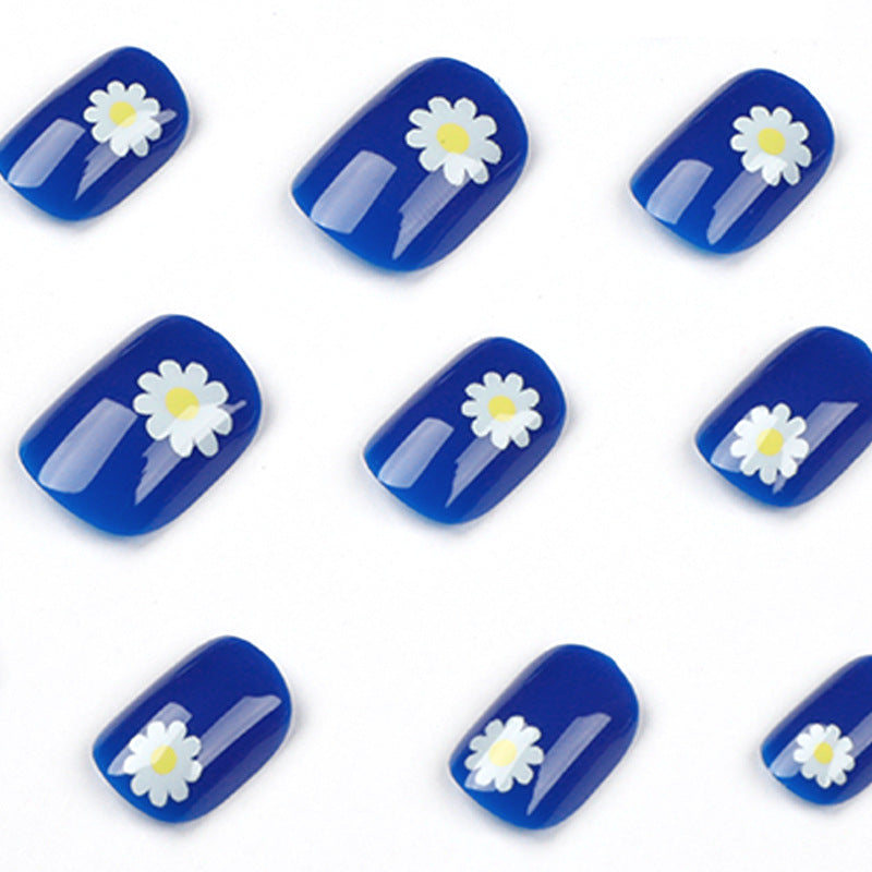 Artful Nail Art with Daisy Design Bowlift