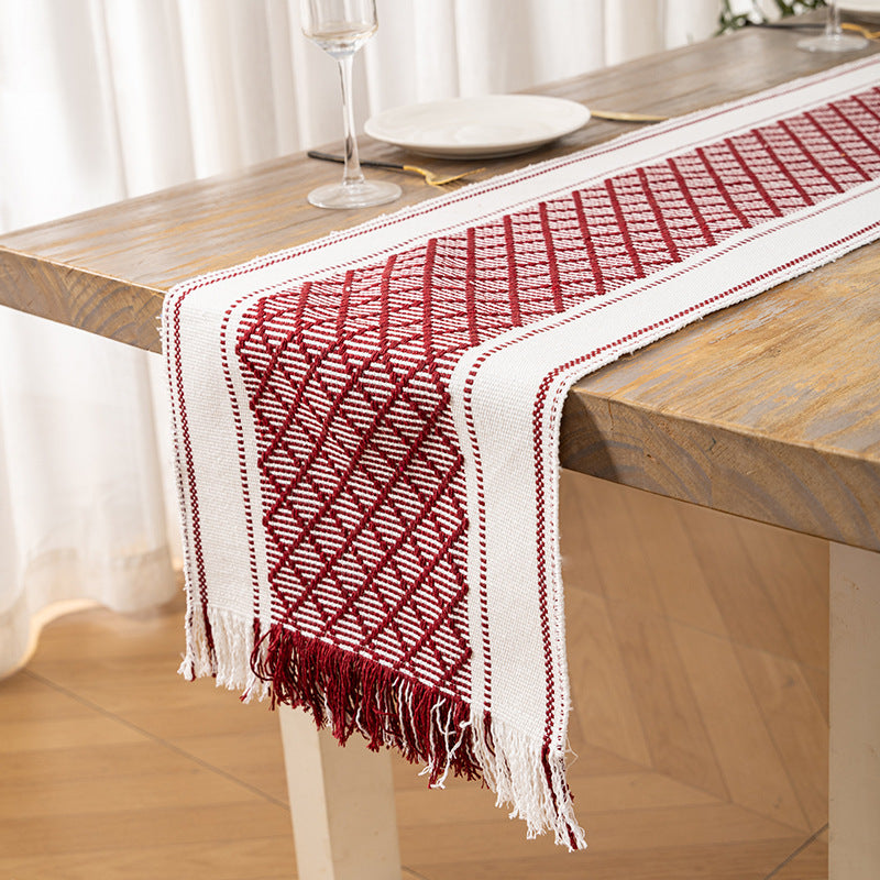 Elegant Geometric Pattern Table Runner