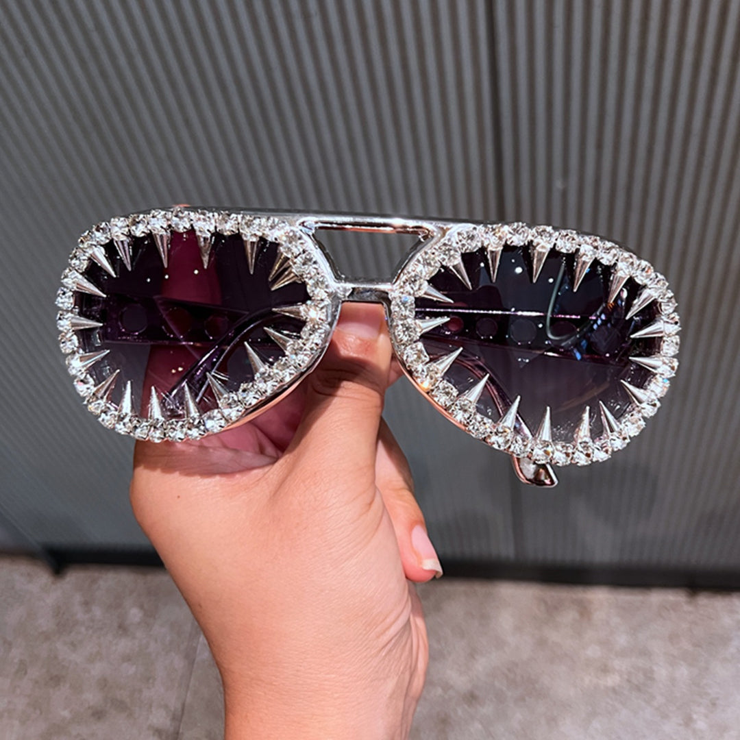 Women's sunglasses in a futuristic design with尖 crystal embellishments Bowlift