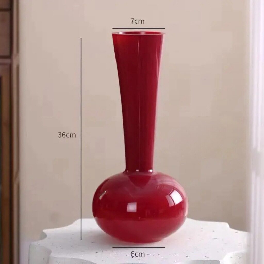 High-quality glass vase with slim design Bowlift