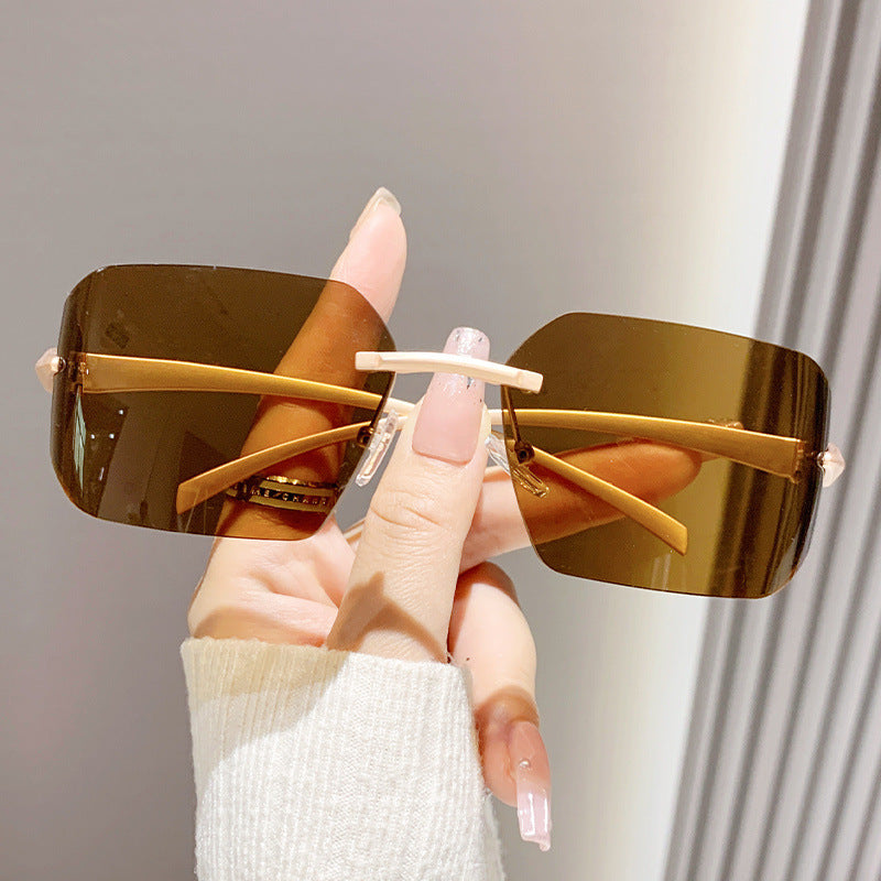 Women's fashion square sunglasses with embellished metal frame Bowlift