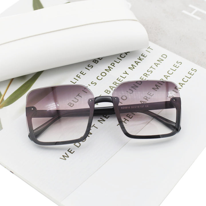 Women’s square sunglasses with extravagant leopard pattern Bowlift