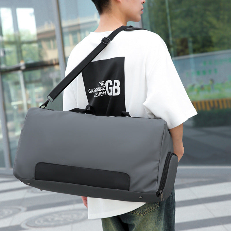 Sporty travel bag with generous storage space and versatile carrying system Bowlift