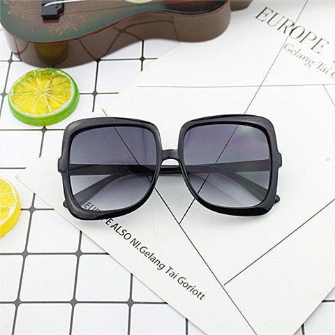 Women’s Geometric Sunglasses in Modern Design Bowlift