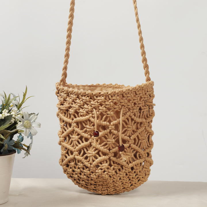 Handmade macrame shoulder bag with playful design Bowlift