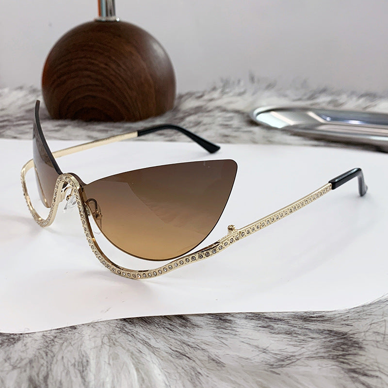 Women's extravagantly shaped Cat-Eye sunglasses with sparkling appliqués Bowlift
