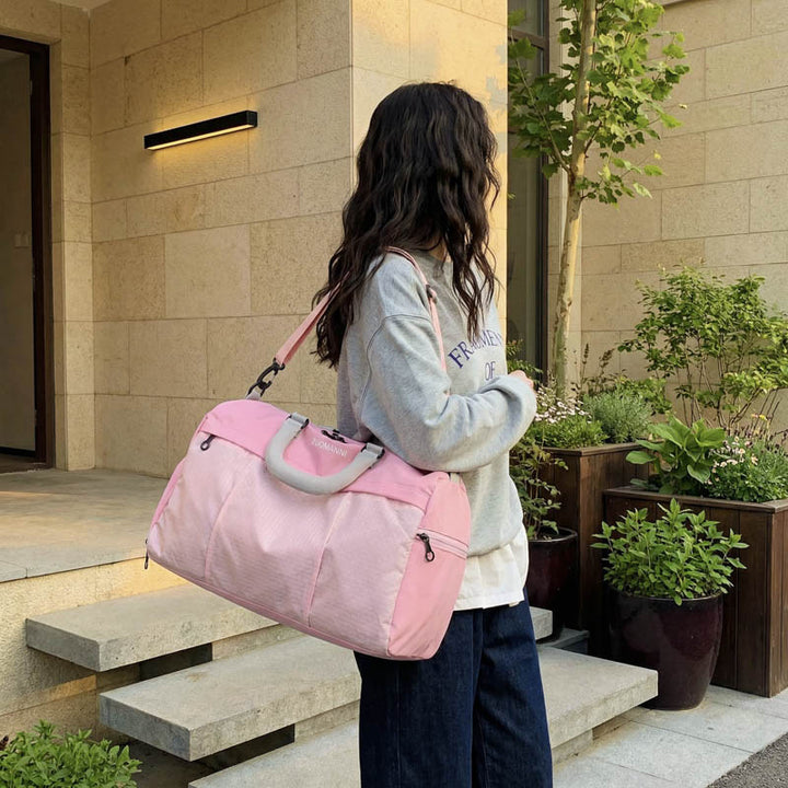 Sporty travel bag with padded carrying system and multiple compartments Bowlift