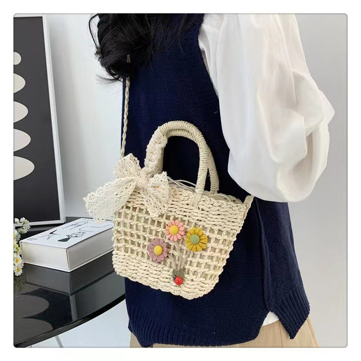 Playful basket bag with floral accents Bowlift