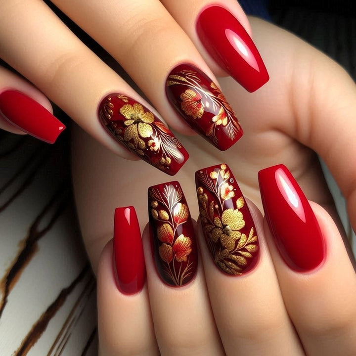 Artful nail tips in an elegant flower pattern Bowlift
