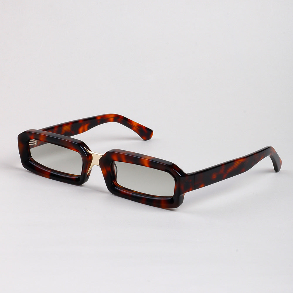 Women's stylish sunglasses in a modern rectangular design with a comfortable frame Bowlift