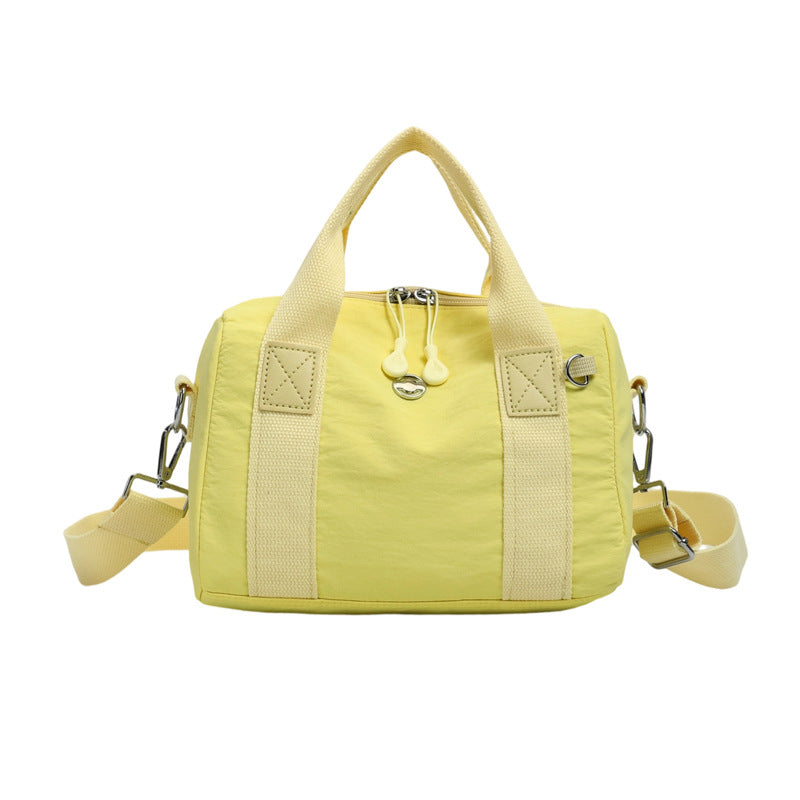 Stylish sports bag with adjustable shoulder strap Bowlift