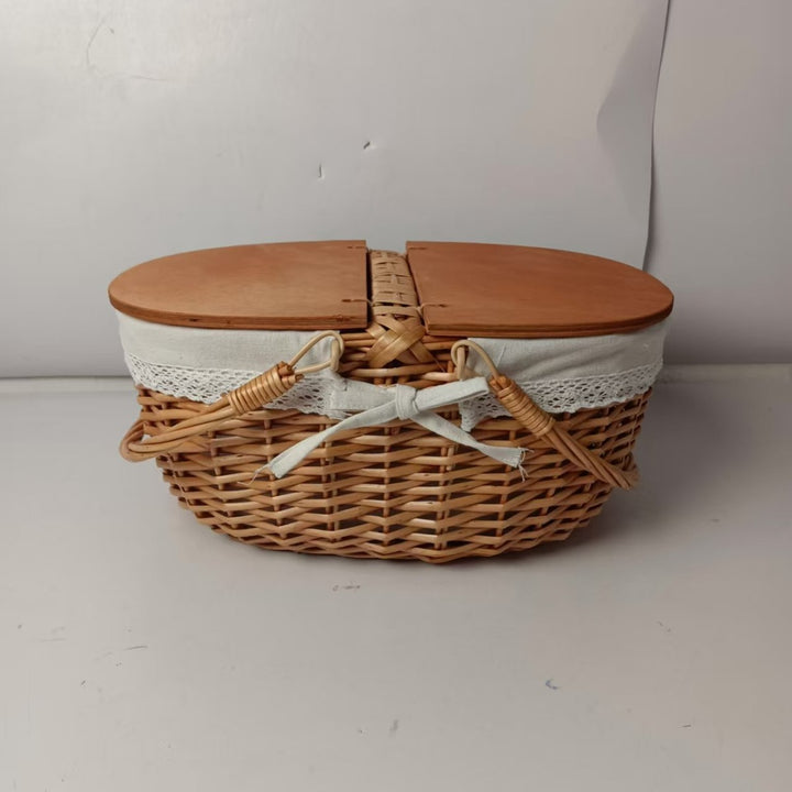 Women's picnic basket with practical wooden lid and stylish inner lining Bowlift