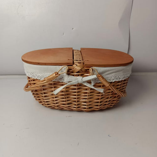 Women's picnic basket with practical wooden lid and stylish inner lining Bowlift