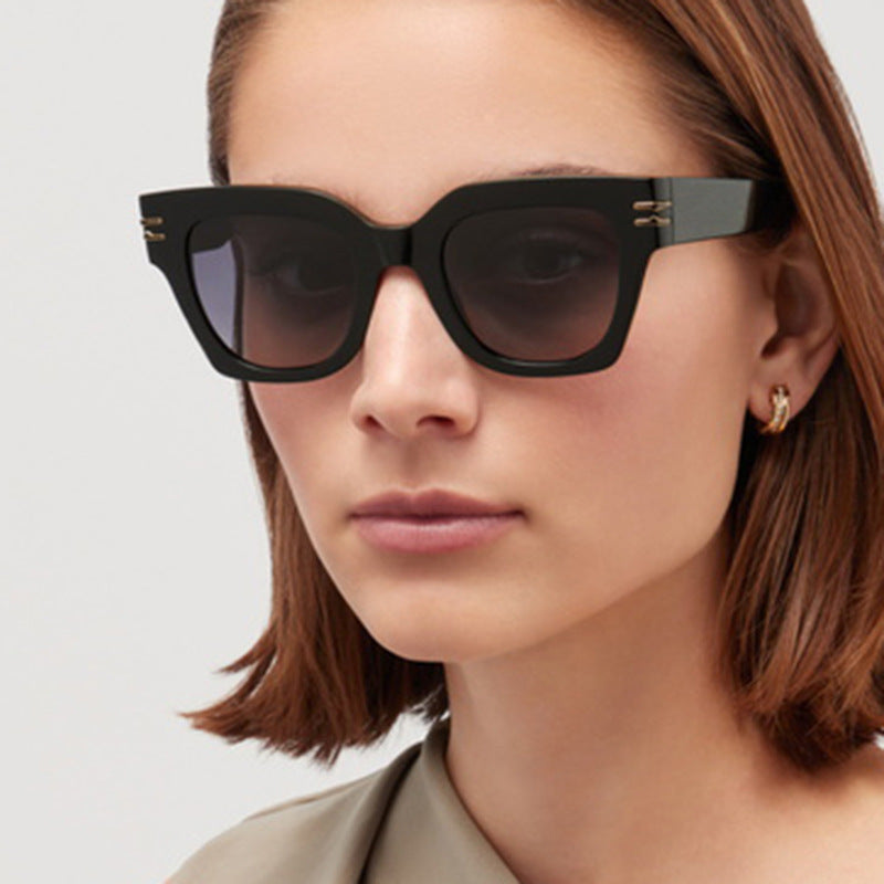 Women's stylish sunglasses with elegant accents Bowlift