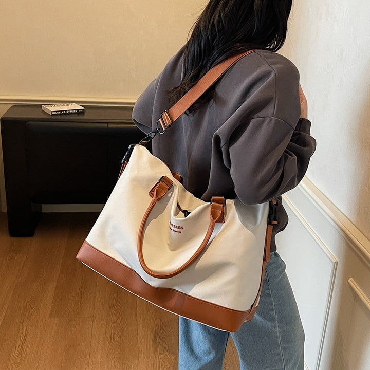 Versatile Multi-Pocket Weekender Bag