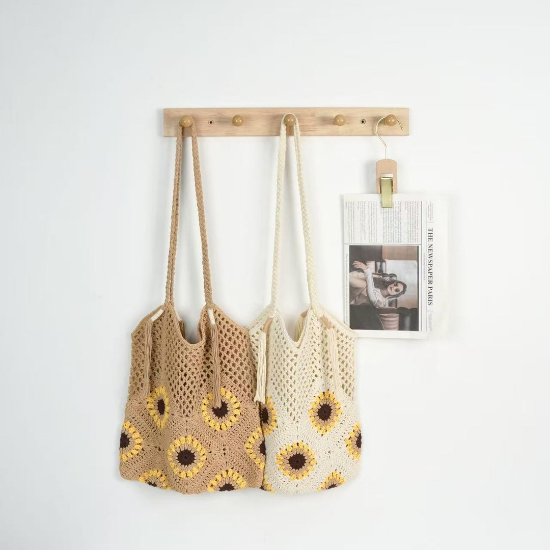 Large and Flexible Bag Made of Natural Material with Flower Pattern Bowlift