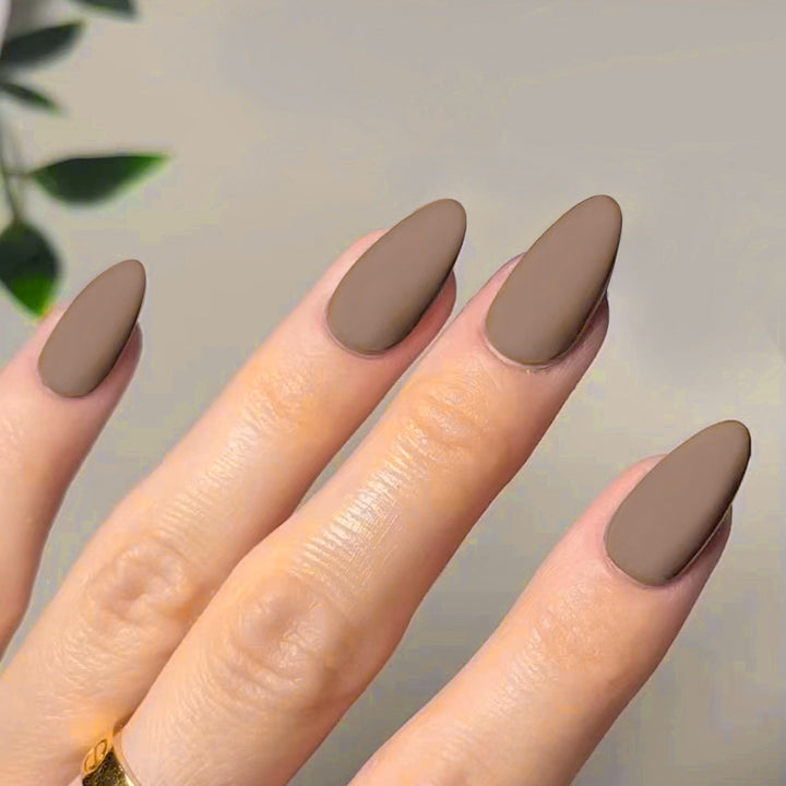 Artful stiletto nails in matte design Bowlift