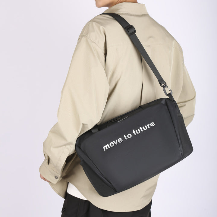 Sporty shoulder bag with innovative carrying system Bowlift