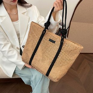Generous Tote Bag Made of Natural Materials Bowlift